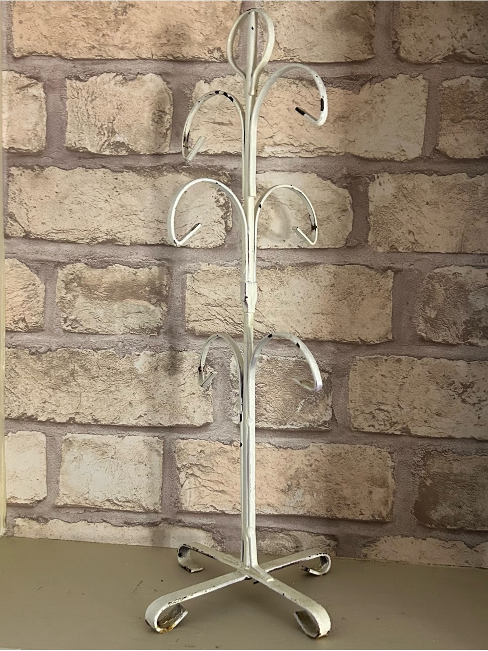 Vintage Shabby Chic Coffee Mug Holder For Coffee Bar Holds 6 Mugs Space Saver